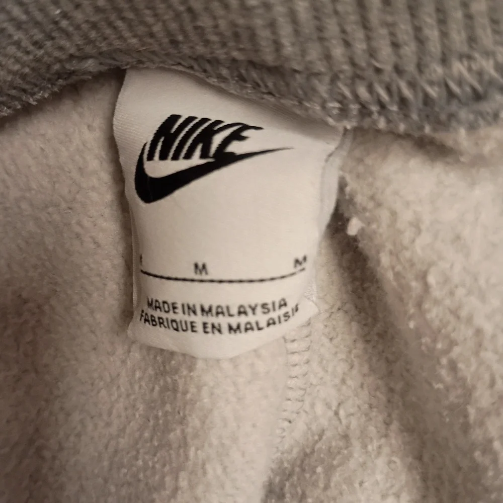 Nike Joggers Womens Medium Gray Fleece Sweatpants Swoosh Relaxed Fit Sportswear